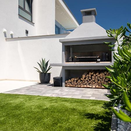Villa Supernus With Heated Pool バスカ エクステリア 写真