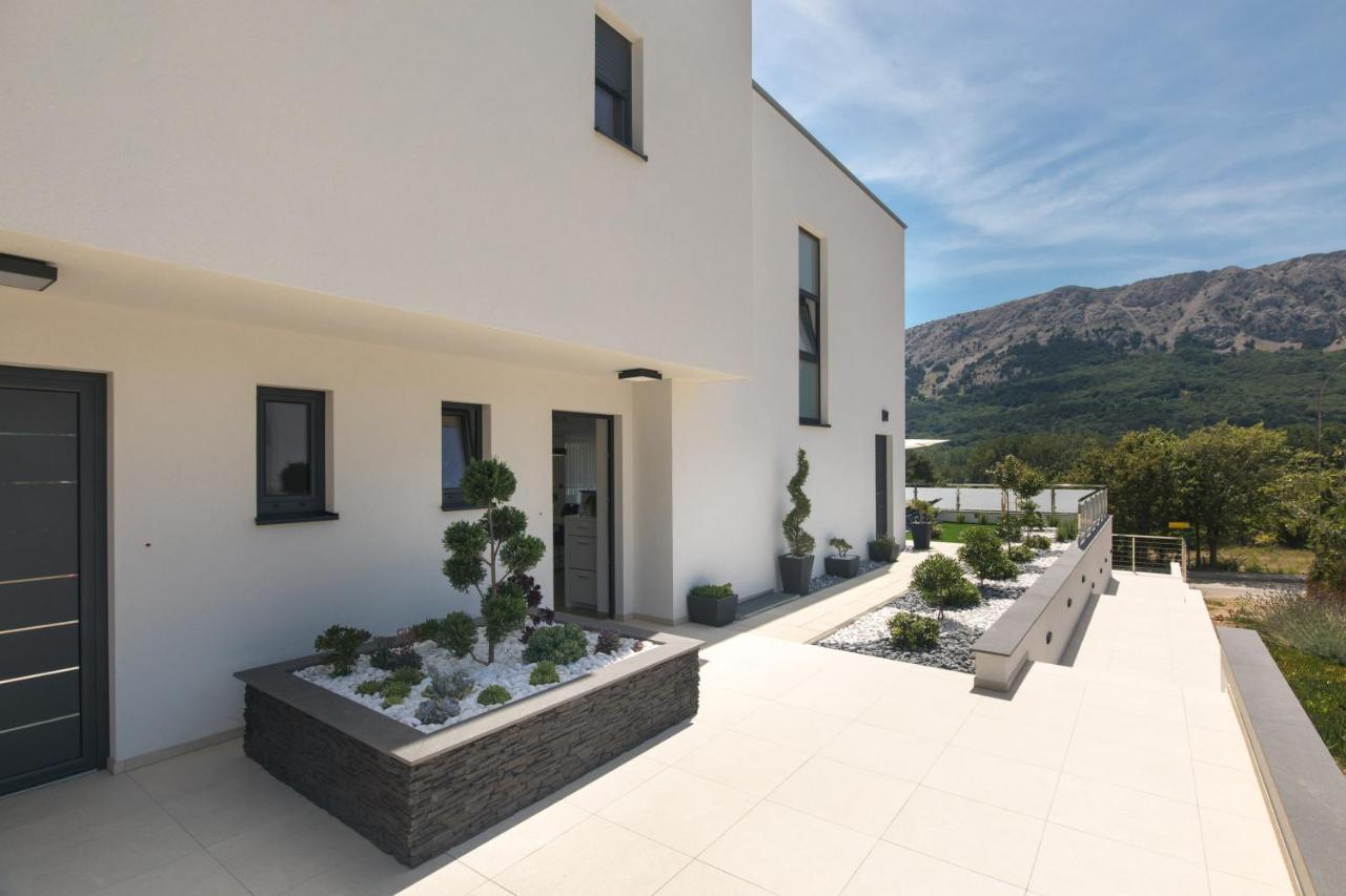 Villa Supernus With Heated Pool バスカ エクステリア 写真