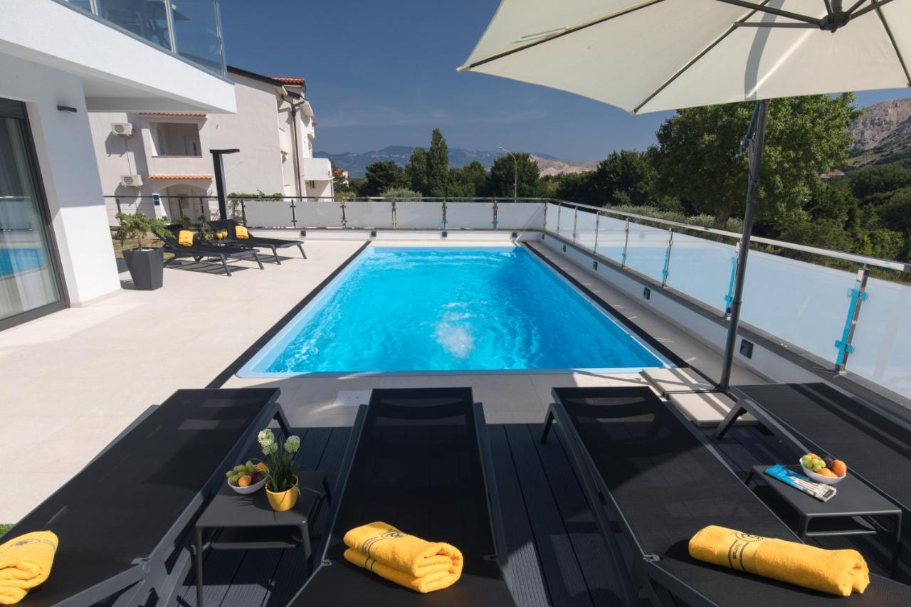 Villa Supernus With Heated Pool バスカ エクステリア 写真