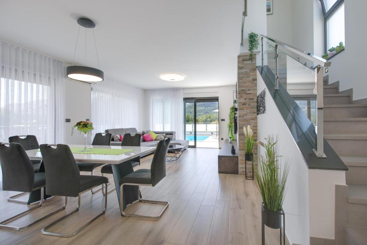 Villa Supernus With Heated Pool バスカ エクステリア 写真