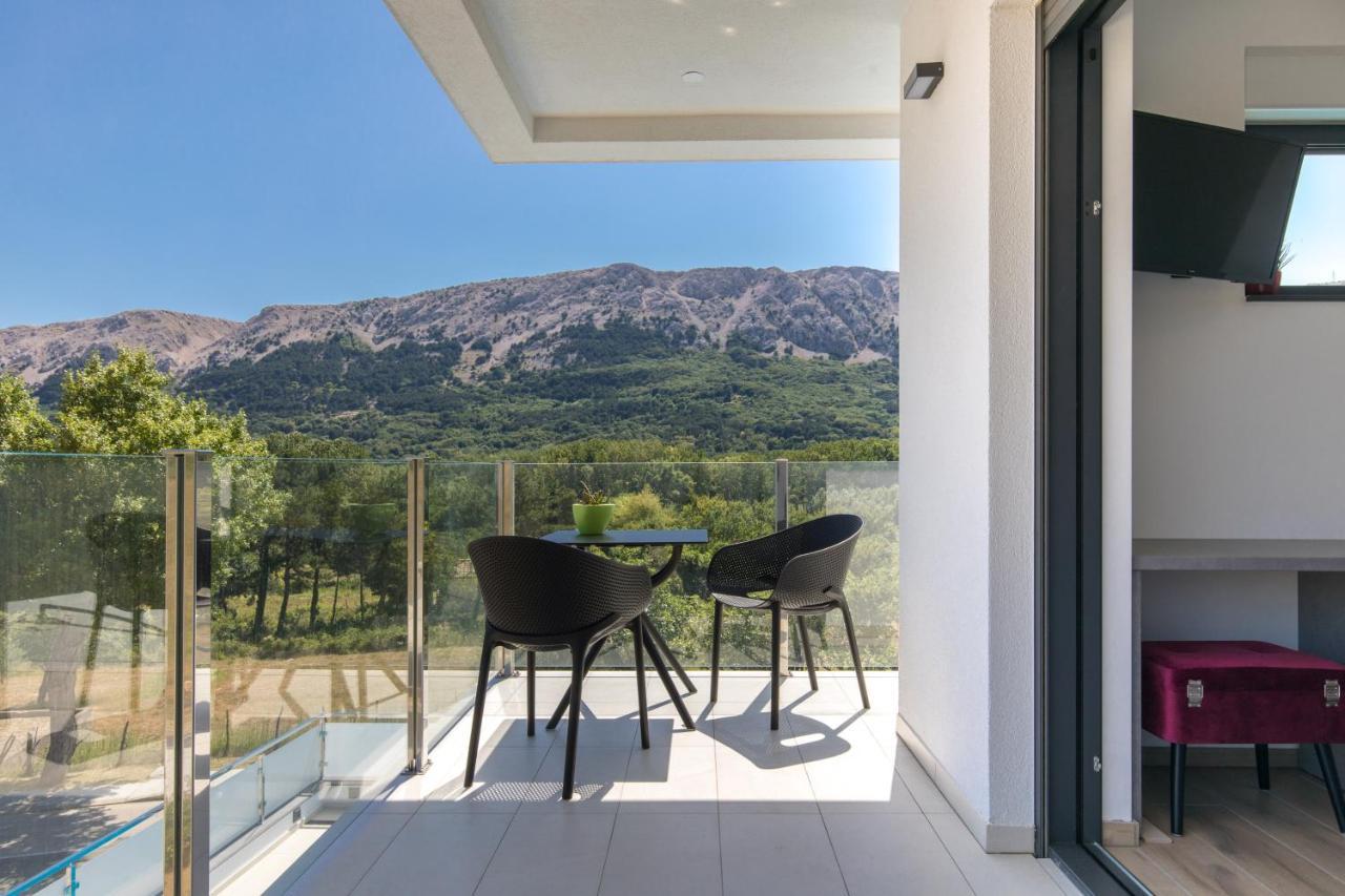 Villa Supernus With Heated Pool バスカ エクステリア 写真