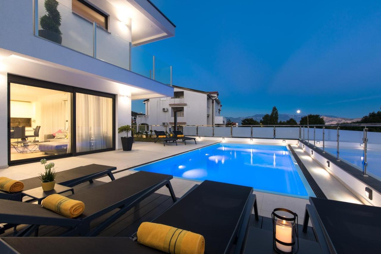 Villa Supernus With Heated Pool バスカ エクステリア 写真