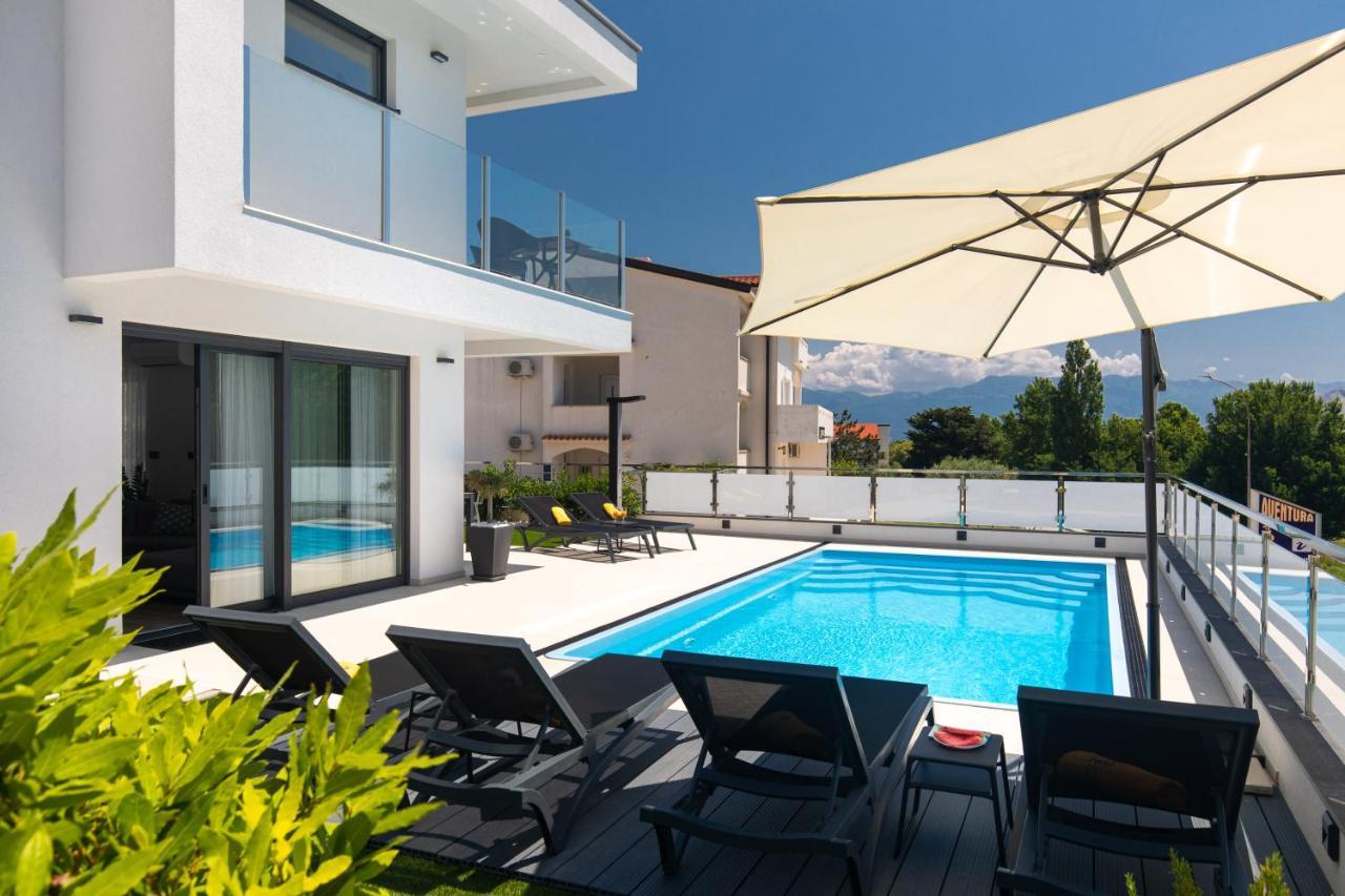 Villa Supernus With Heated Pool バスカ エクステリア 写真