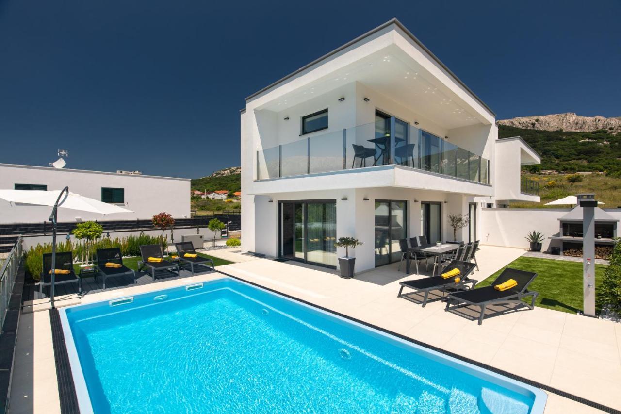Villa Supernus With Heated Pool バスカ エクステリア 写真
