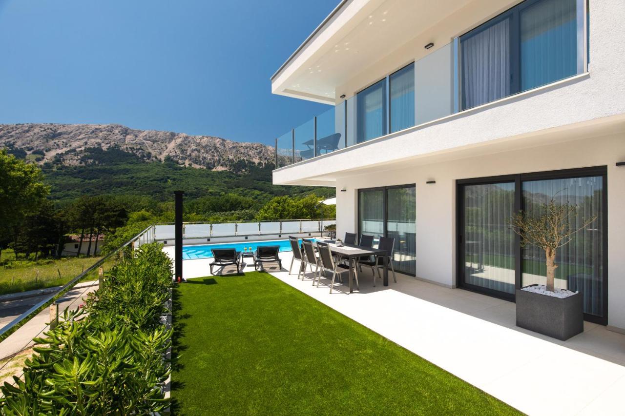 Villa Supernus With Heated Pool バスカ エクステリア 写真