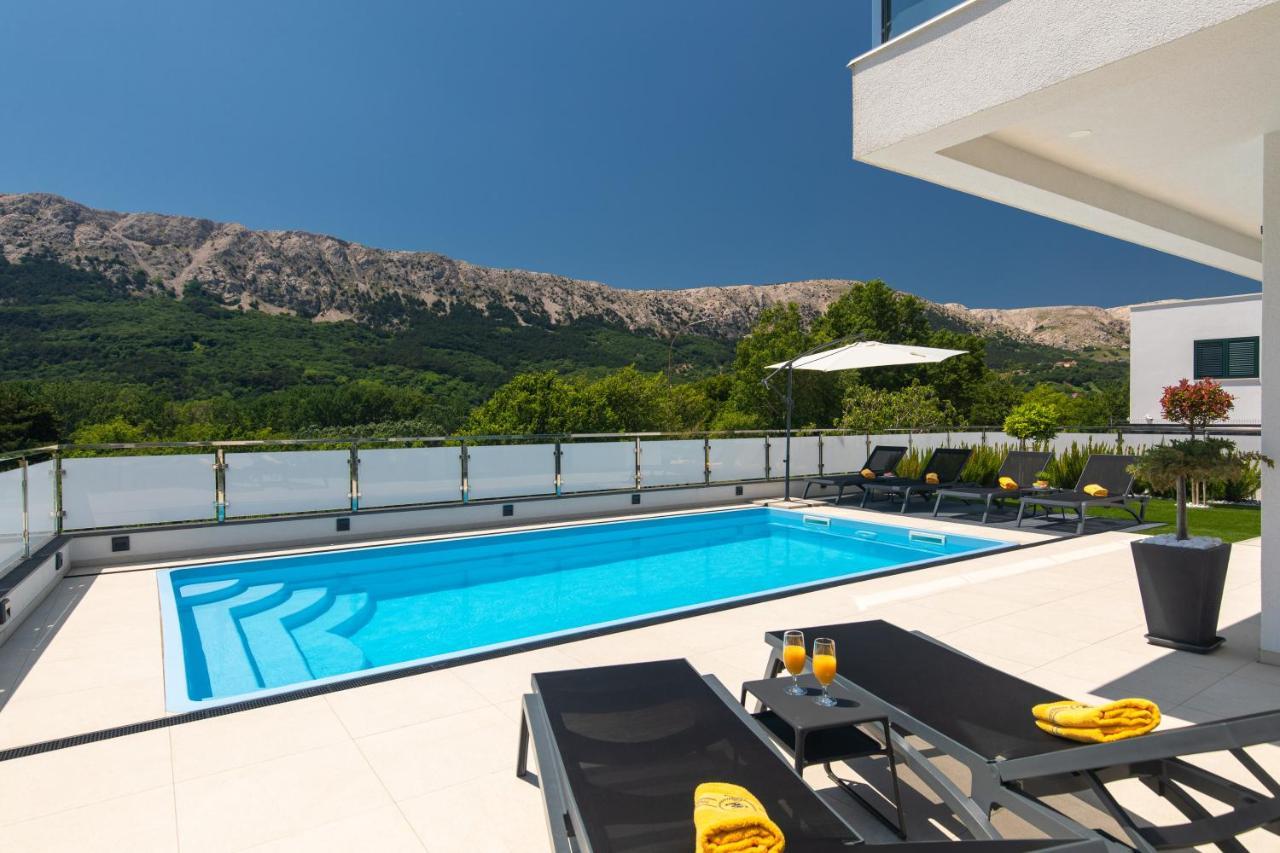 Villa Supernus With Heated Pool バスカ エクステリア 写真