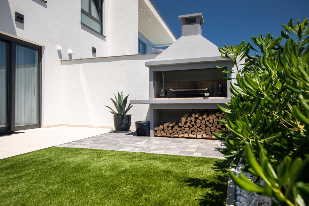 Villa Supernus With Heated Pool バスカ エクステリア 写真