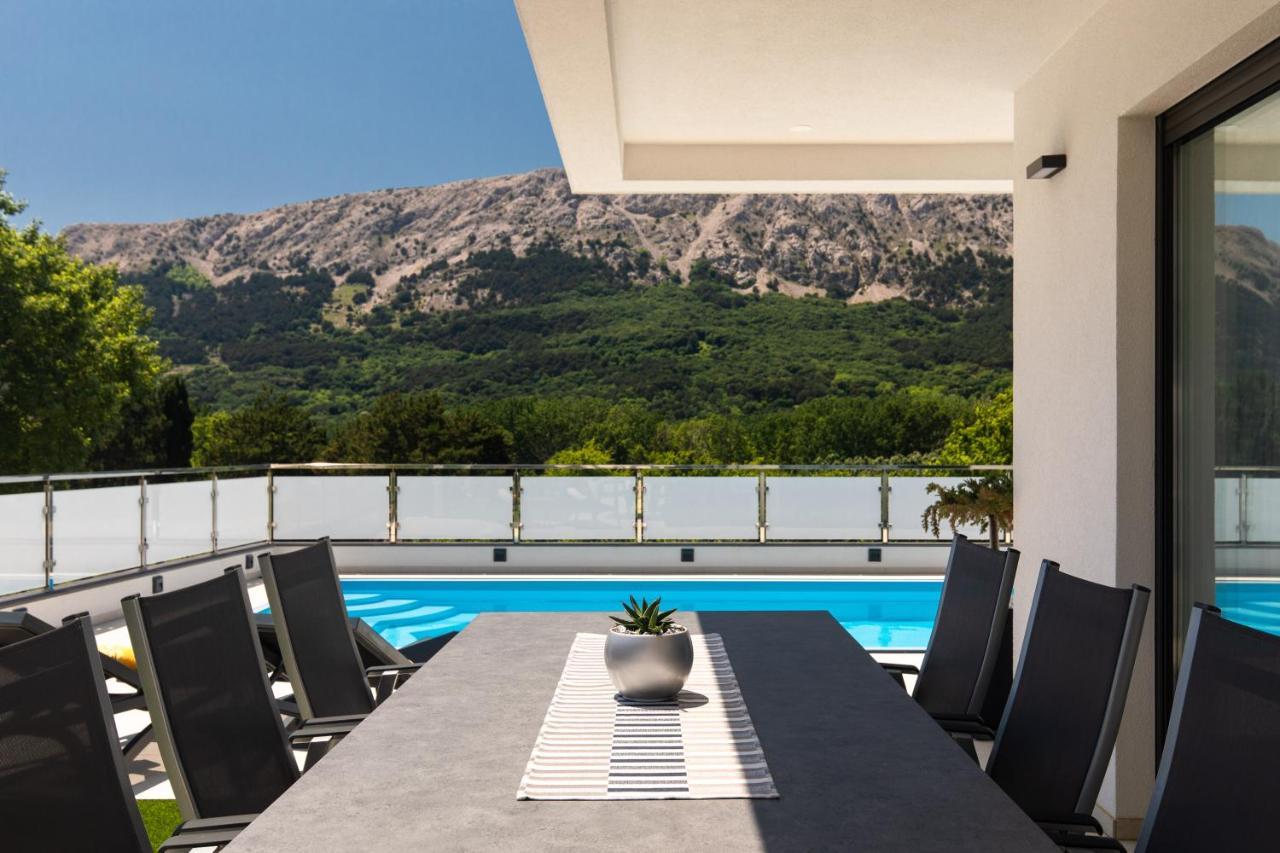 Villa Supernus With Heated Pool バスカ エクステリア 写真