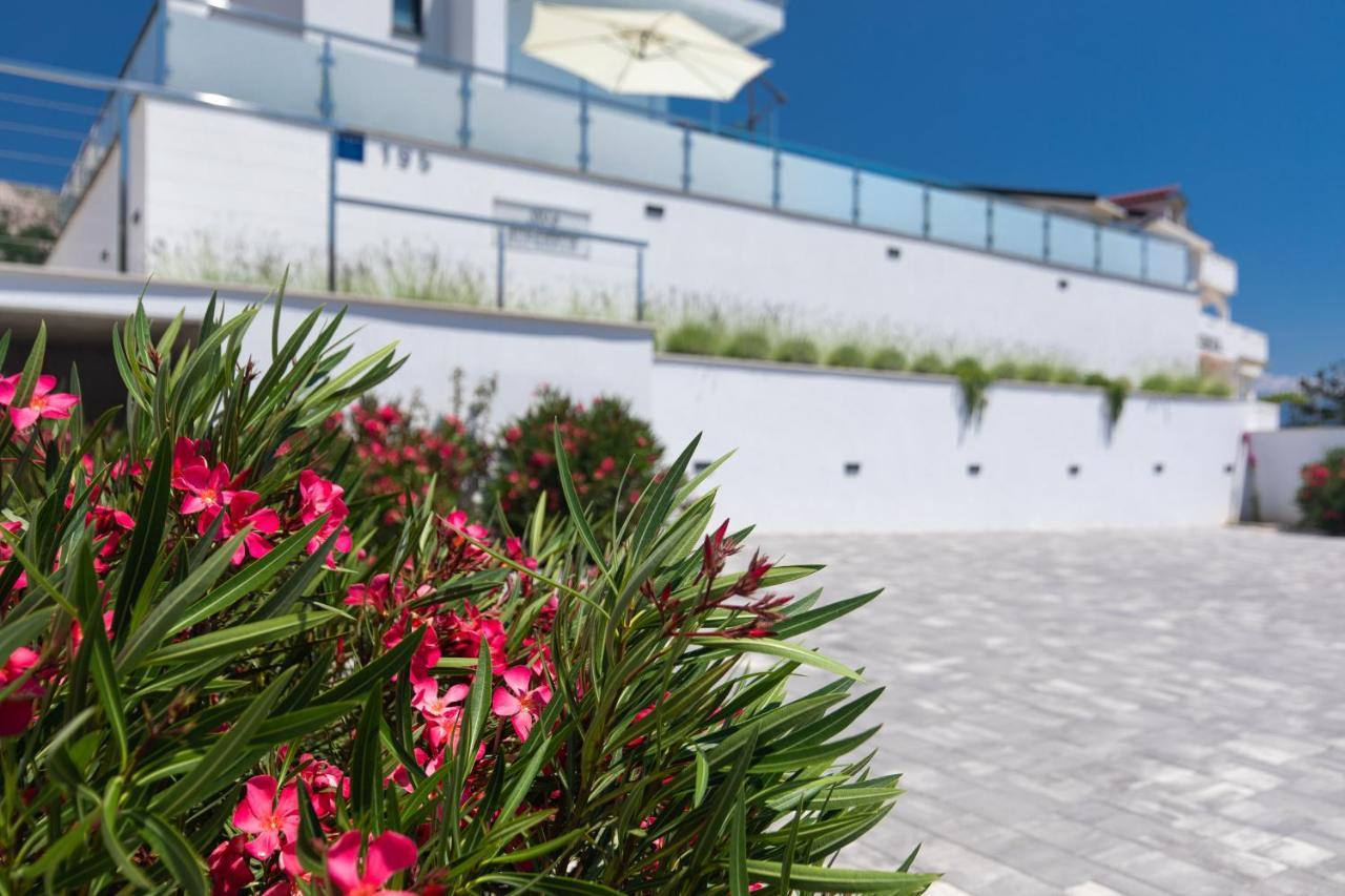 Villa Supernus With Heated Pool バスカ エクステリア 写真